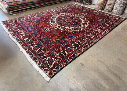 8’8”x12’2”Hand-Knotted Wool Bakhtiari Rug