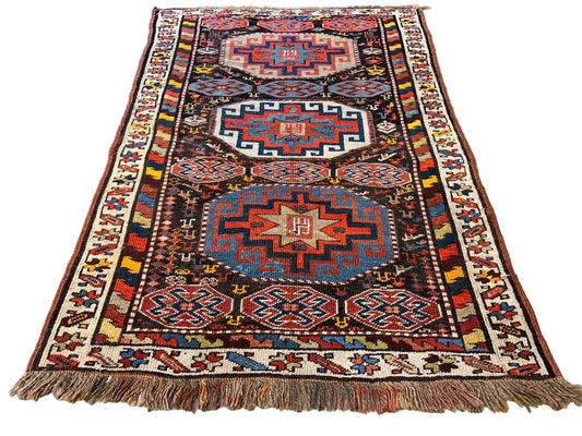 Hand-knotted Antique Kazak Rug - 4'4"x6'4"